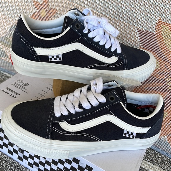Vans Men’s Skate Old Skool
Wrapped Dark Navy
VN0A5FCBDNV
Sneakers - Picture 11 of 16
